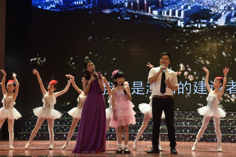 踐行核心價值 共圓潮實夢想——潮陽實驗學校小學部舉行慶六一之首屆“才藝之星”頒獎典禮